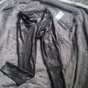 AR 33 camo print mid rise leggings